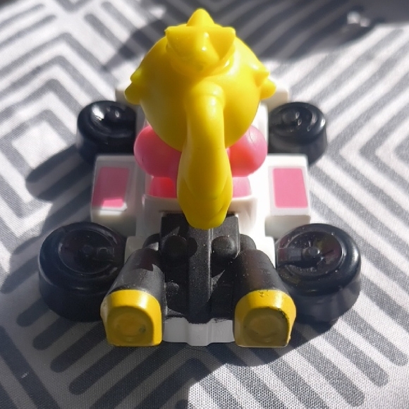 Set of 4 Mario Kart 8 Deluxe McDonald's Toys - Mario Luigi Peach Donkey Kong DK - Picture 10 of 16